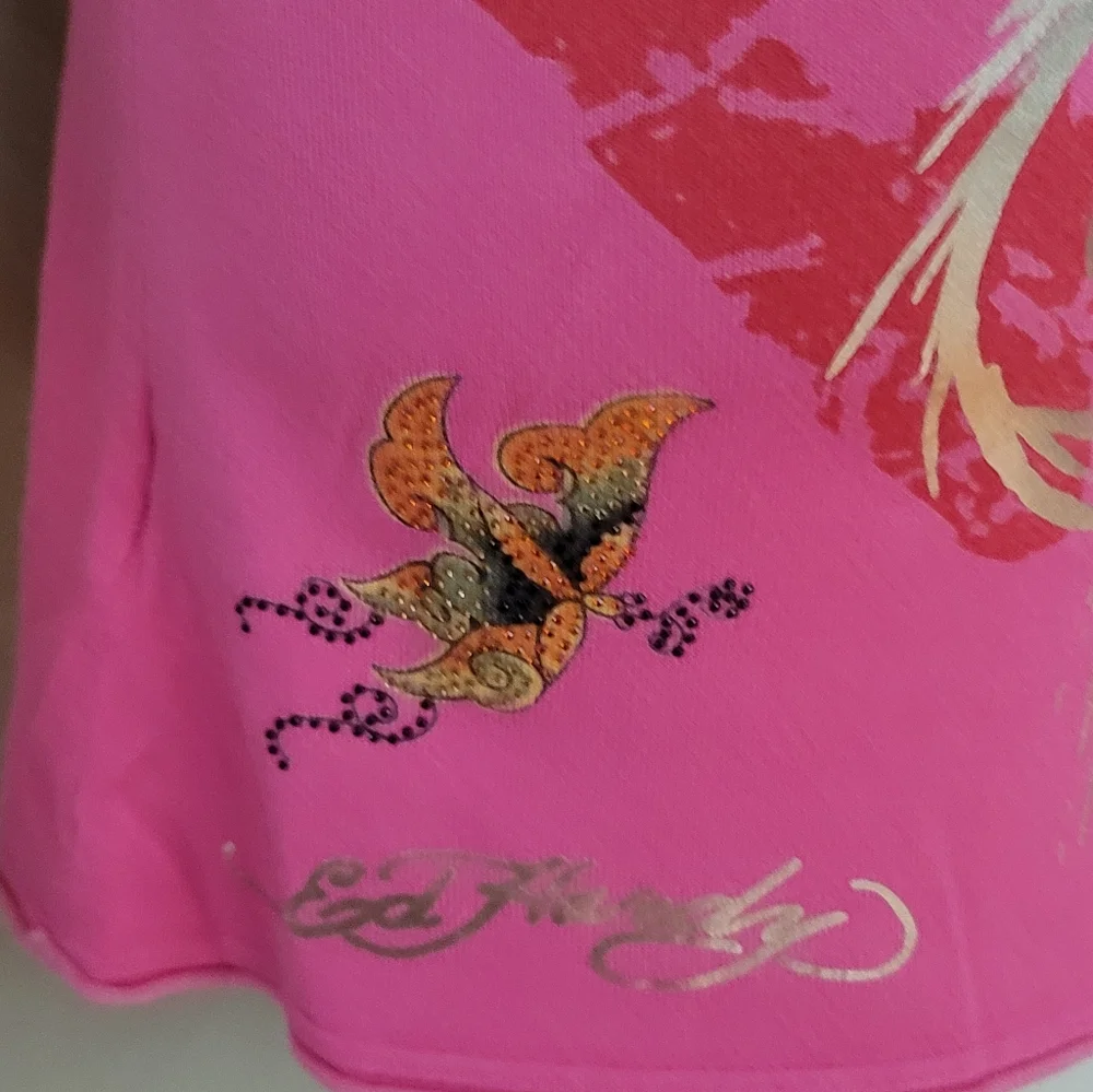 Pink Graphic V-Neck Women Top - Picture 8 of 10